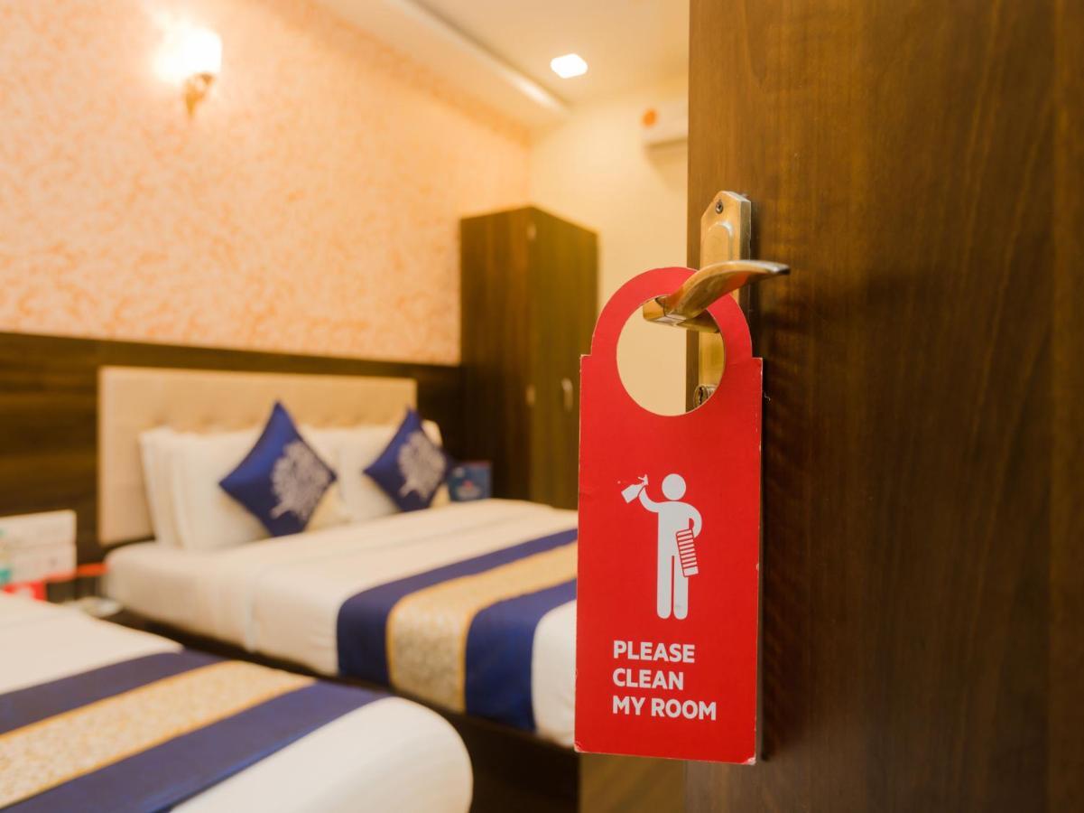 Hotel Golden Galaxy Мумбай Екстериор снимка
